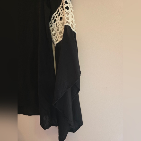 ELAN Black Flowy Bell Sleeve Lightweight Blouse with Boho Crochet Detail Size S - Picture 4 of 7